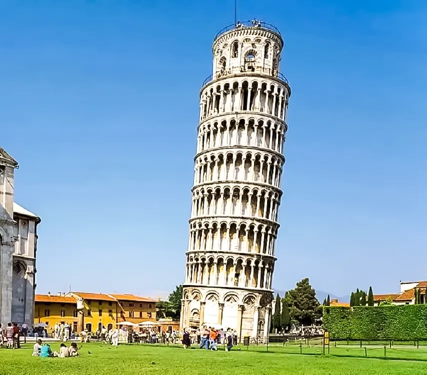 La torre de Pisa que simboliza una postura incorrecta