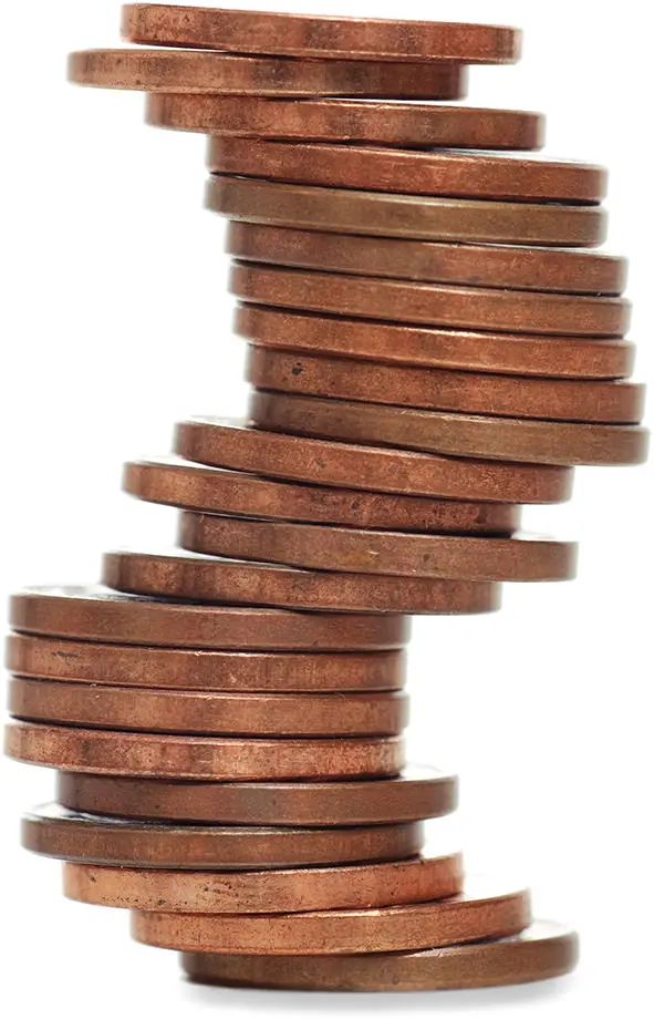 Monedas desalineadas que representan una postura incorrecta y dolor de espalda
